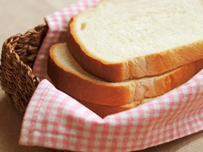 かたくなったパンの食べ方と柔らかくする方法